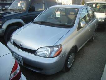 2002 Toyota Platz Pics