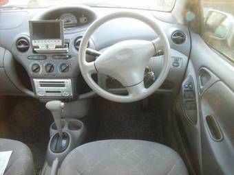2002 Toyota Platz Pictures