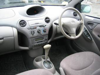 2002 Toyota Platz Photos