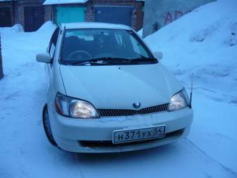 2002 Toyota Platz Photos