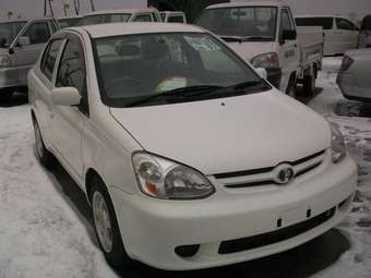 2002 Toyota Platz Images