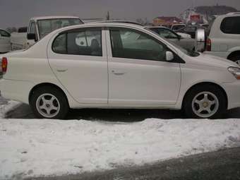 2002 Toyota Platz Pics