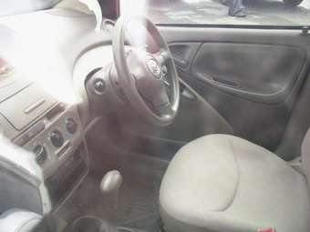 2002 Toyota Platz Pictures