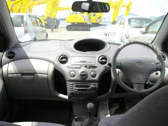 2002 Toyota Platz Photos