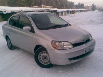 2002 Toyota Platz Pics