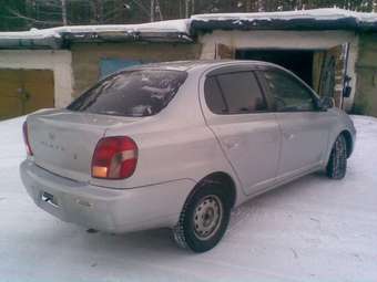 2002 Toyota Platz Pictures