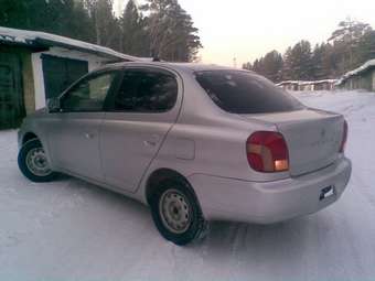 2002 Toyota Platz Pictures