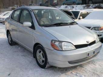 2002 Toyota Platz Pictures