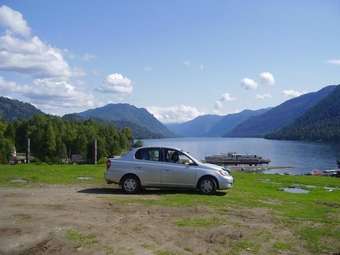 2002 Toyota Platz Pictures