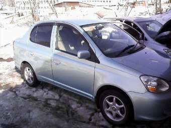 2002 Toyota Platz Pictures