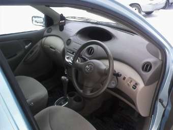 2002 Toyota Platz Pics