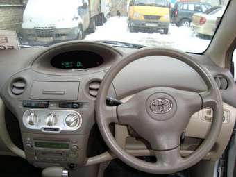 2002 Toyota Platz Pictures