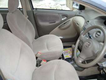 2002 Toyota Platz Photos