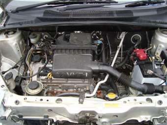 2002 Toyota Platz Pictures