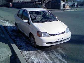 2002 Toyota Platz Photos