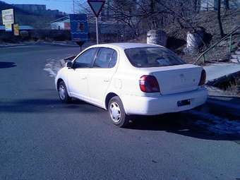 2002 Toyota Platz Pictures