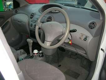 2002 Toyota Platz Photos