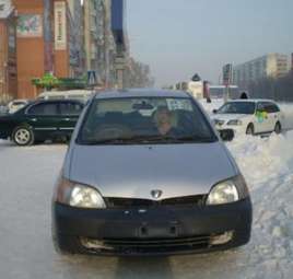 2002 Toyota Platz Pictures