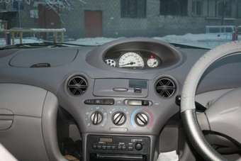 2002 Toyota Platz Photos
