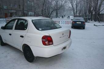 2002 Toyota Platz Photos