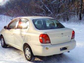 2002 Toyota Platz Images