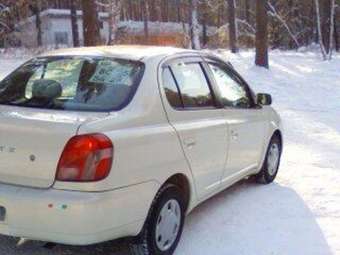 2002 Toyota Platz Pictures