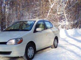 2002 Toyota Platz Pics