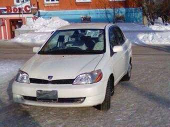 2002 Toyota Platz Pictures