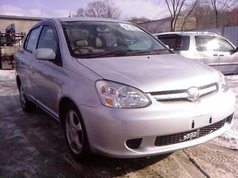 2002 Toyota Platz Pictures
