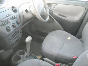 2002 Toyota Platz Images