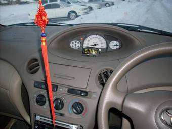 2002 Toyota Platz Photos
