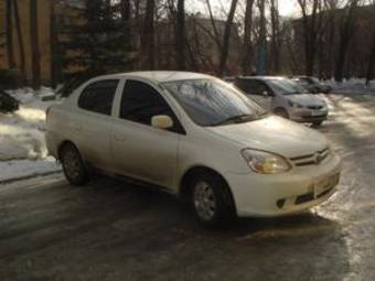 2002 Toyota Platz Photos
