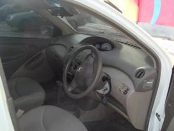 2002 Toyota Platz Photos