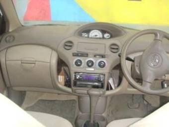 2002 Toyota Platz Pictures