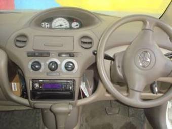 2002 Toyota Platz Photos