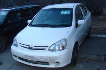 2002 Toyota Platz Photos