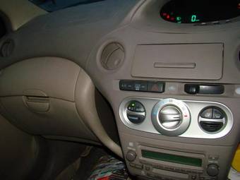 2002 Toyota Platz Photos