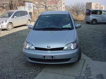 2002 Toyota Platz Pics