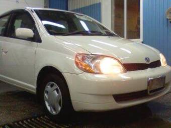 2002 Toyota Platz Photos