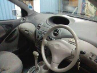 2002 Toyota Platz Pictures