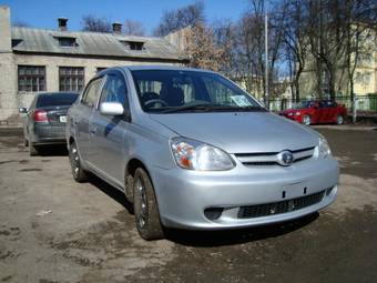 2002 Toyota Platz Pictures