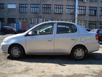 2002 Toyota Platz Photos