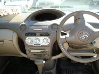 2002 Toyota Platz Pictures