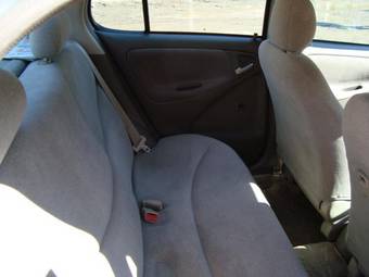 2002 Toyota Platz Photos