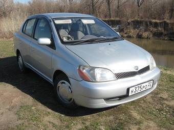 2002 Toyota Platz Images