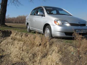 2002 Toyota Platz Pictures