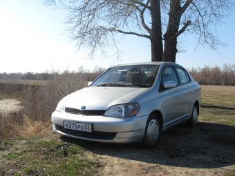 2002 Toyota Platz Pictures