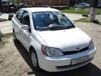 2002 Toyota Platz Pictures