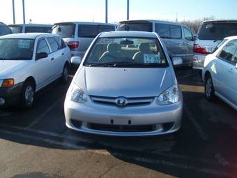 2002 Toyota Platz Photos