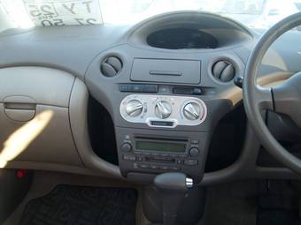 2002 Toyota Platz Photos